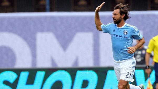 بيرلو يعلن اعتزاله كرة القدم