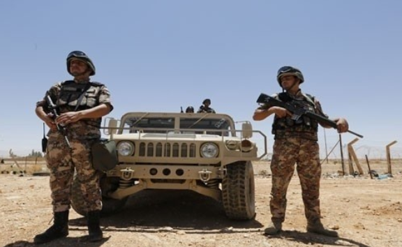 الجيش يضبط متسللا على الحدود السورية