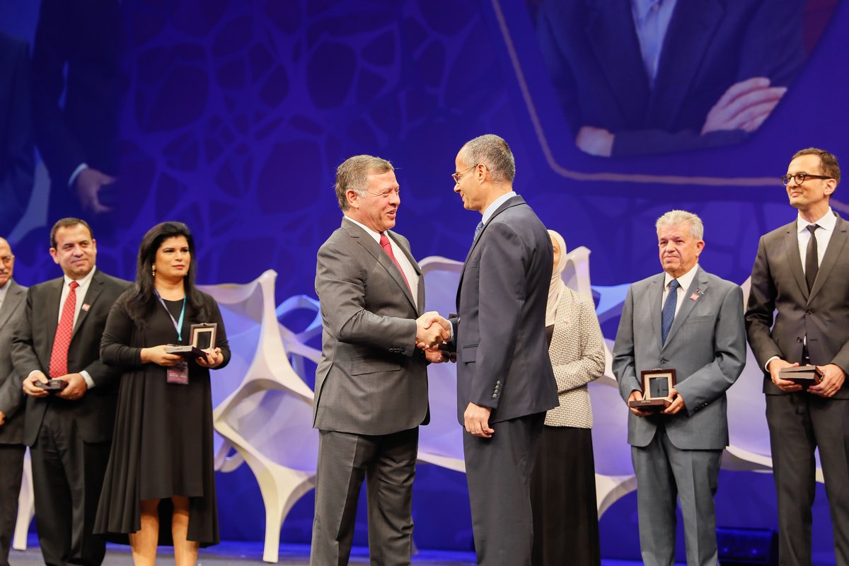 الملك يكرم أبرز العلماء الأردنيين (صور)