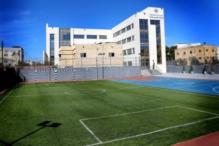 اربد النموذجية تنظم بطولة كروية لاناث