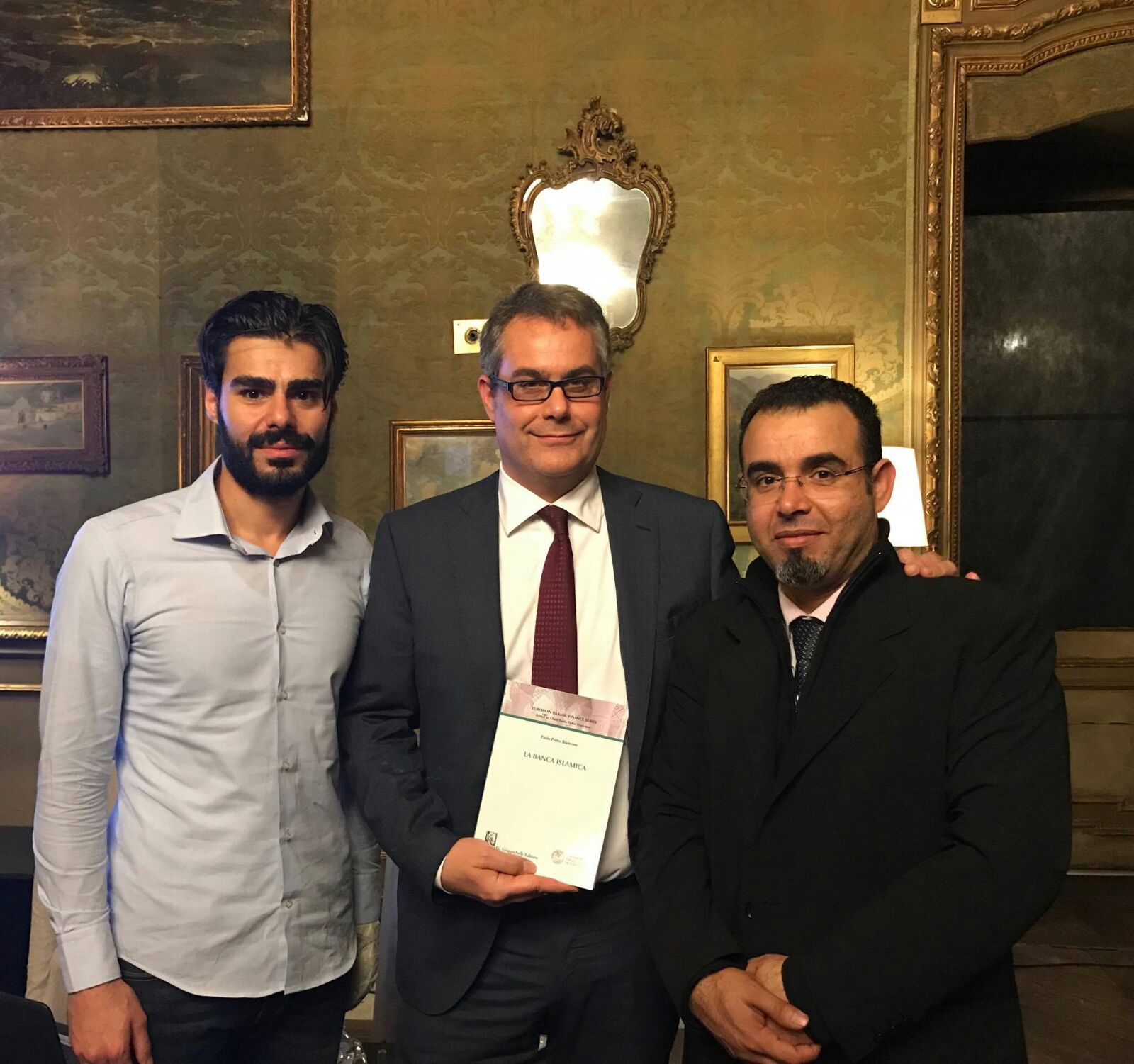 توقيع كتاب «المصرف الإسلامي» للبروفسور Paolo