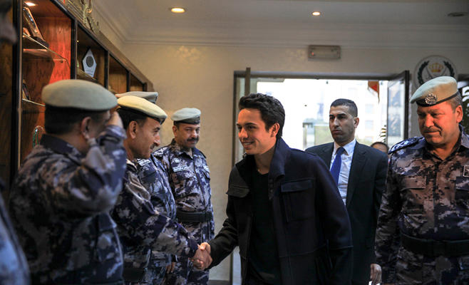 ولي العهد يزور الدفاع المدني