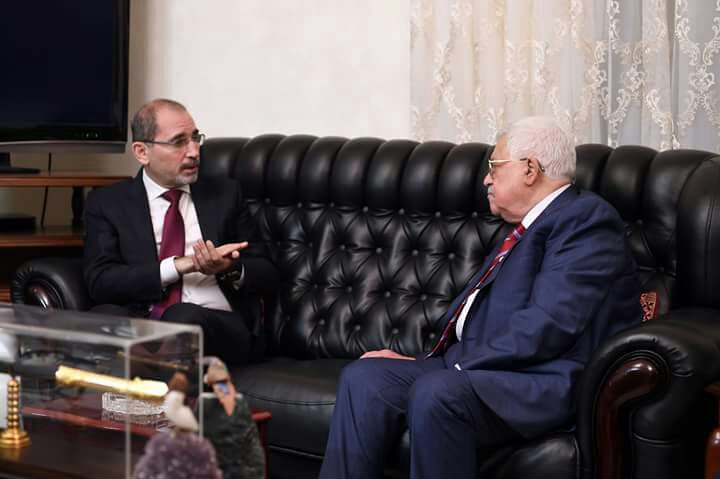 عباس يلتقي الصفدي في عمان ويشكر