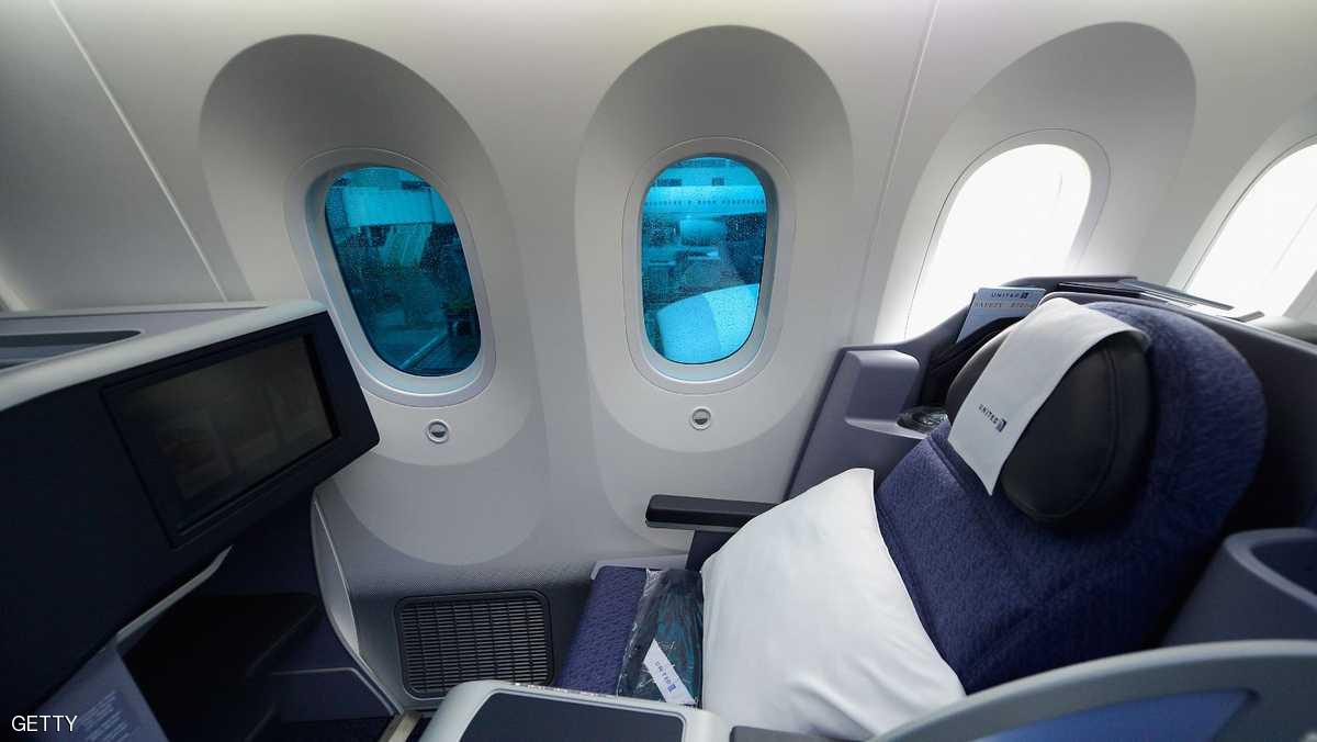 كيف يجب أن تتصرف في الطائرة..