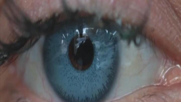 لجمال عينيك.. 7 وصفات طبيعية احرصي