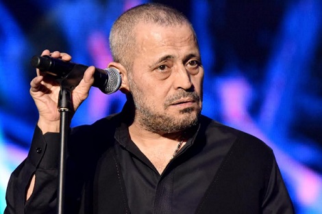 حارس جورج وسوف يعتدي على معجب