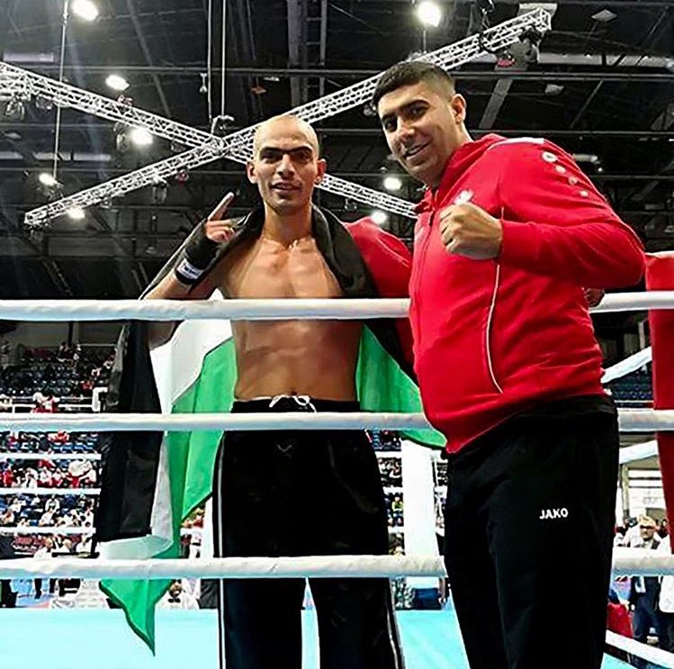 ولي العهد يبارك للاعب الأردني أبو