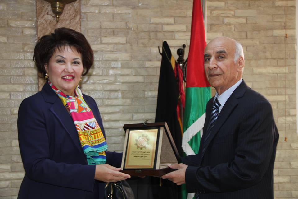 كازاخستان الوطنية للفنون تزور جامعة العلوم