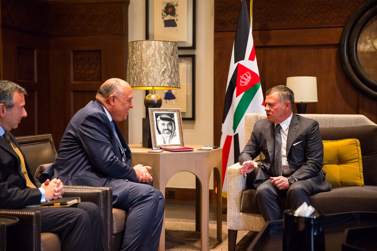 الملك يستقبل شكري