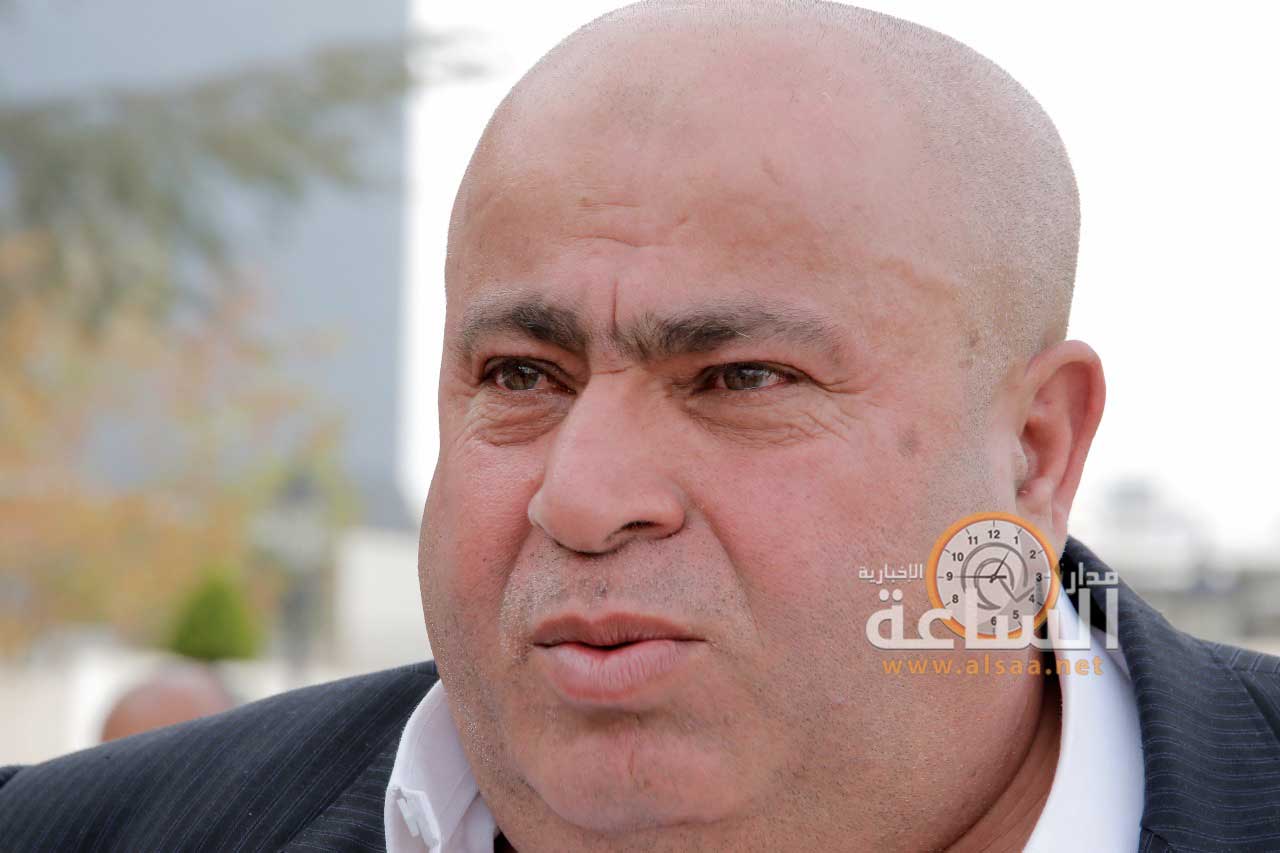 خليل عطية يبكي (شاهد)