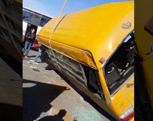 اصابة 23 طالبا بتدهور باص روضة