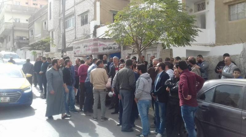 وقفة في الزرقاء تندد بالاعتداء على