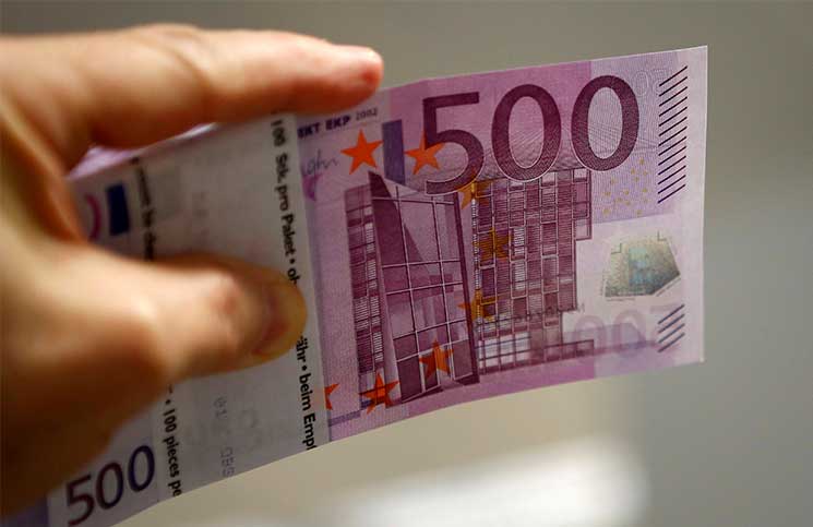 اليورو يستعيد عافيته أمام الدولار ويرتفع