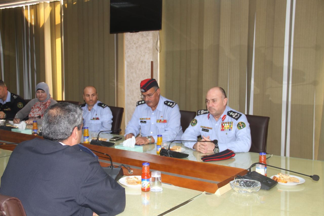 مدير إدارة السير المركزية يزور دائرة