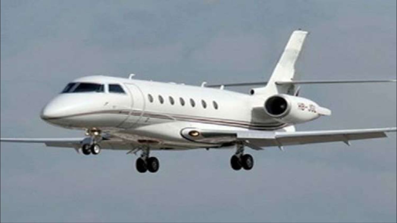 طائرة الحريري تهبط في باريس