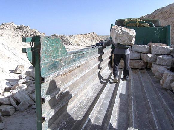 الضمان: الحجار وحفّار الآبار وفني تفجير