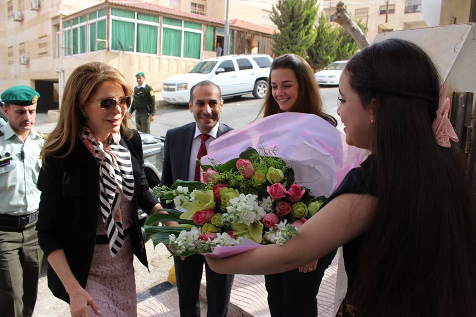 الملكة نور تفتتح المبنى الجديد لإدارة