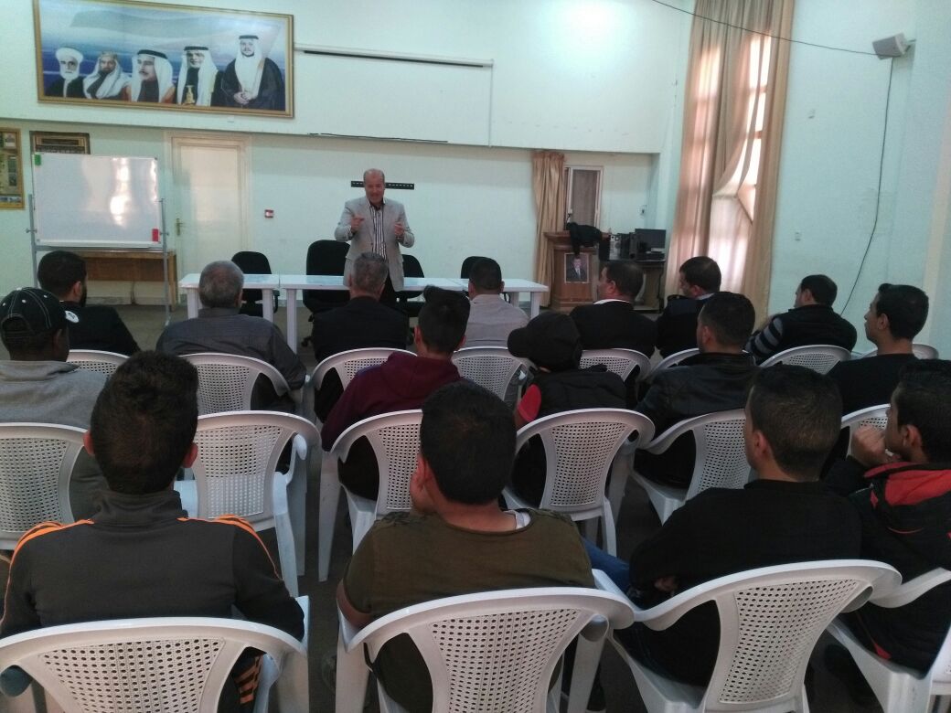 حوارية للتوعية بالمخدرات في مركز شباب