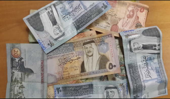 الحكومة تصرف رواتب القطاع العام الخميس