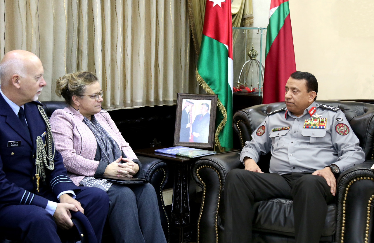 الحواتمة والسفيرة الهولندية يبحثان التعاون بين