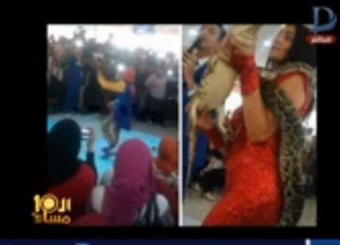 مدرس مصري يستعين براقصة لشرح دروسه