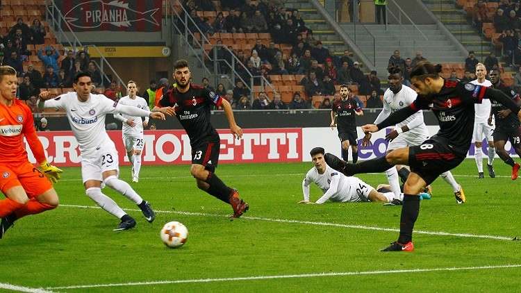 شاهد.. هفوة ’كوميدية‘ من مدافع المنتخب