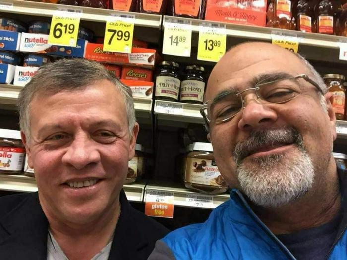 «سيلفي» مع الملك في سوبر ماركت