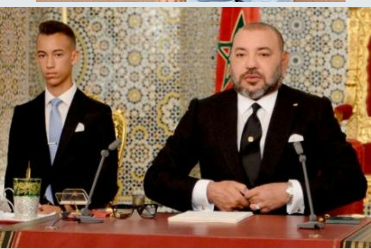 العاهل المغربي يشارك في أعمال القمة