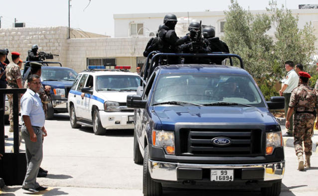 الأشغال الشاقة لأجانب وأردنيين هربوا مخدرات