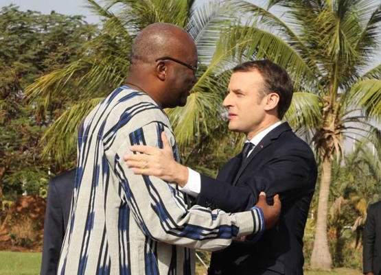 الرئيس الفرنسي يحرج رئيس بوركينا فاسو