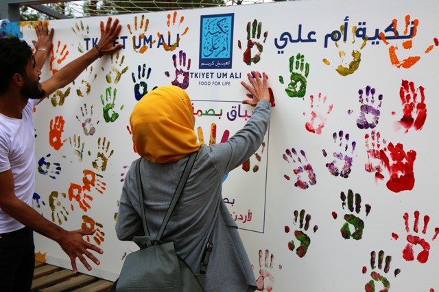 طلبة جامعة عمان الأهلية يشاركون بفعالية