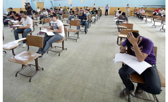 التربية تبدأ بتوزيع بطاقات الجلوس على