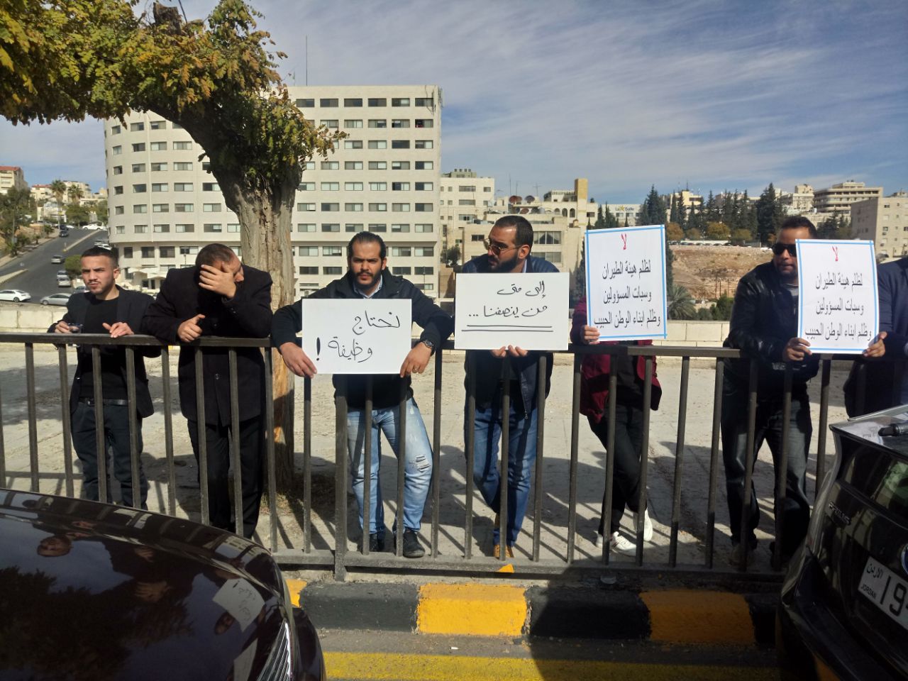 طيارون عاطلون عن العمل يعتصمون امام