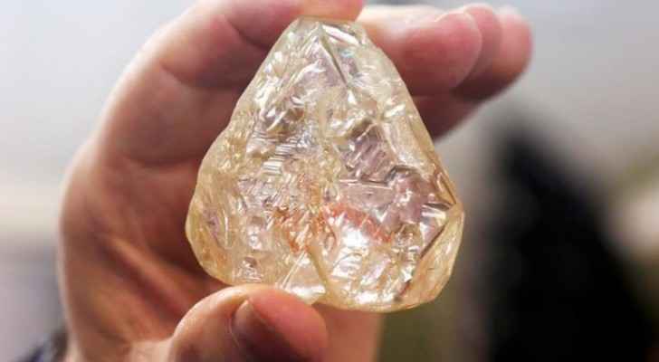 مزاد غير مسبوق.. ألماسة تنقذ اقتصاد