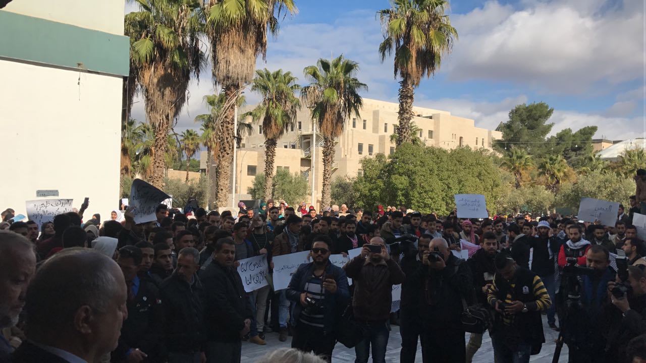 وقفات احتجاجية في الجامعات الأردنية احتجاجا