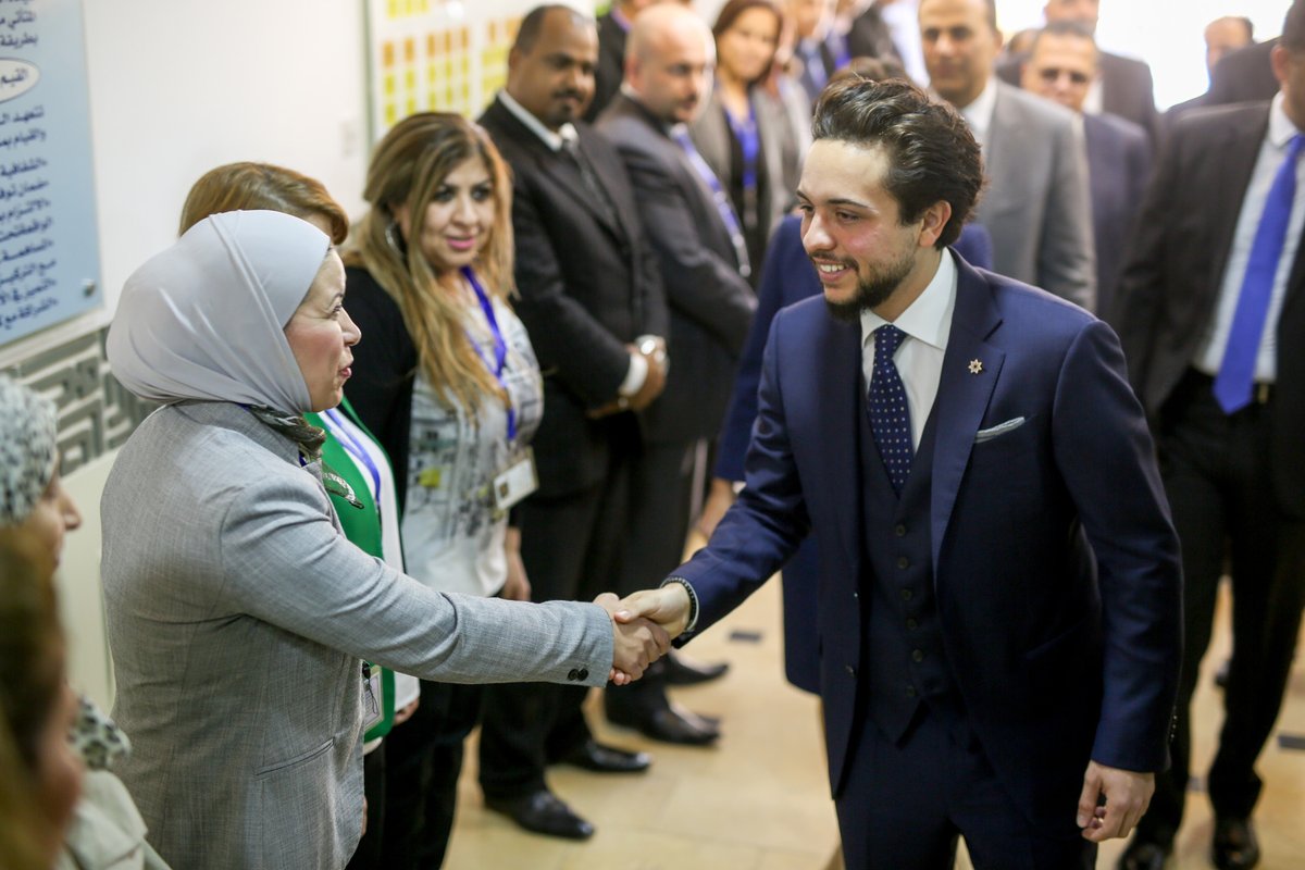 ولي العهد يزور وزارة السياحة (صور)