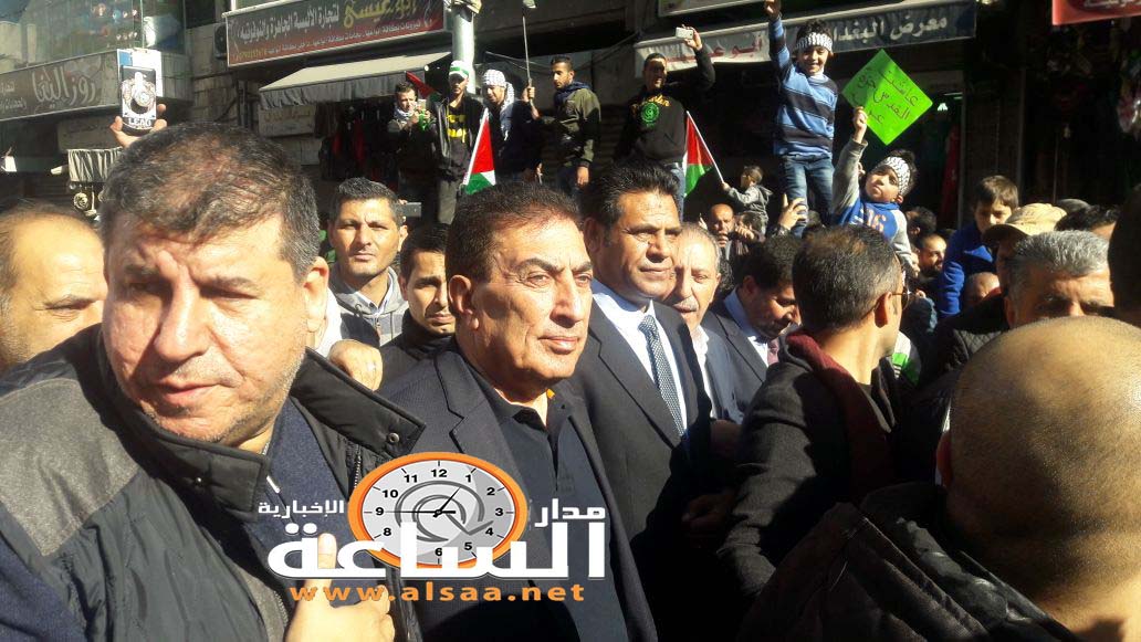 حشود ضخمة ونواب في «الحسيني» ينددون