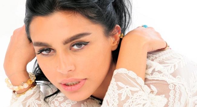 ليلى إسكندر تعلن اعتناقها الإسلام (فيديو)