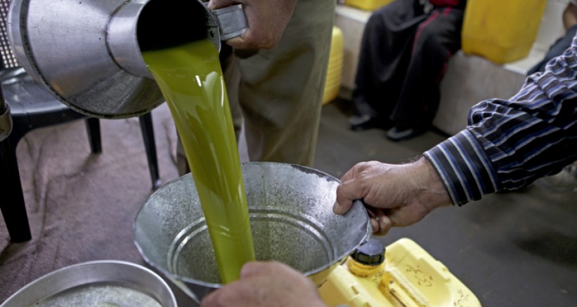 اتلاف 3676 تنكة زيت مغشوش