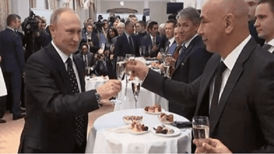 حسام حسن يعلق على تحية الخمر