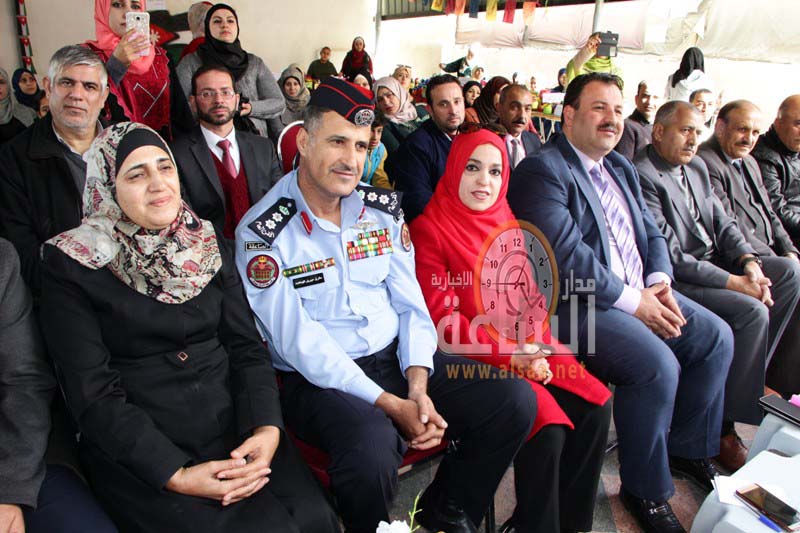 مدرسة حي المطار تقيم معرضا للصناعات