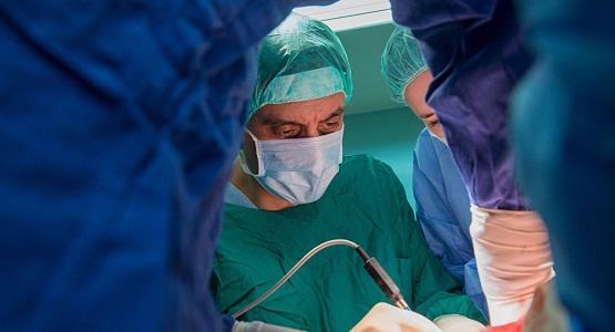 مفاجأة.. رضيع حامل بتوأمه