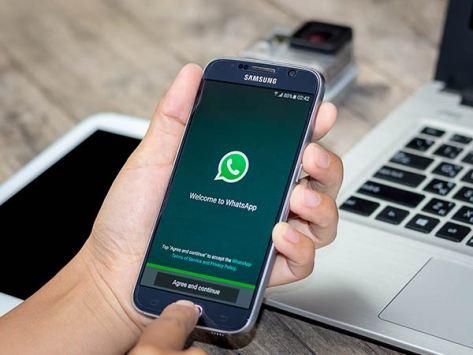 زر على فيسبوك ينقلك إلى واتساب