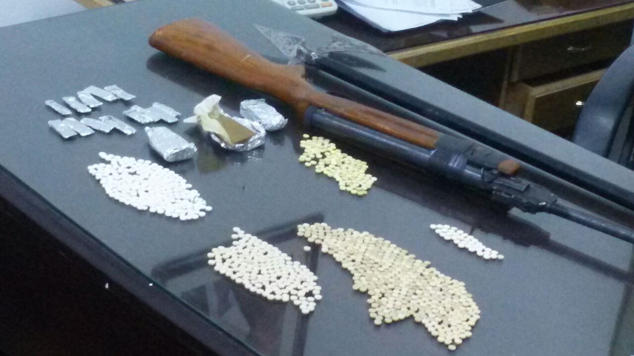 الأمن يداهم منزل شخص في المفرق