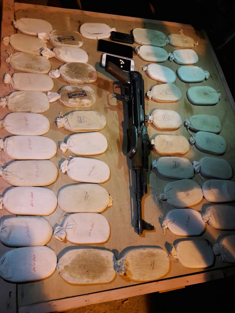 الجمارك تحبط تهريب 42 كف حشيش