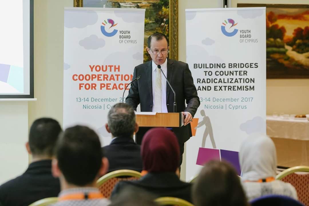 العزام يعرض لتجربة تحصين الشباب الاردني