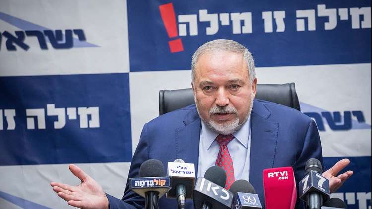 ليبرمان: عباس لا يزال على قيد