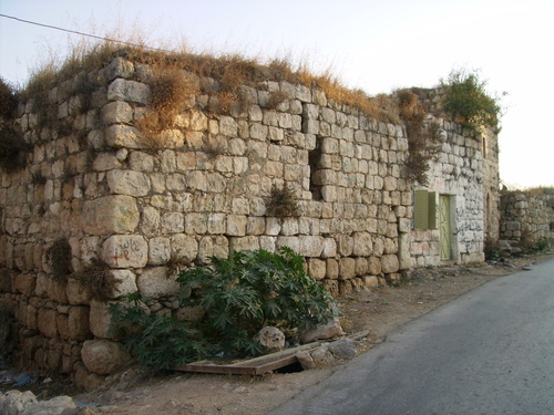 سيدة مهددة بالطرد من منزلها بالموقر