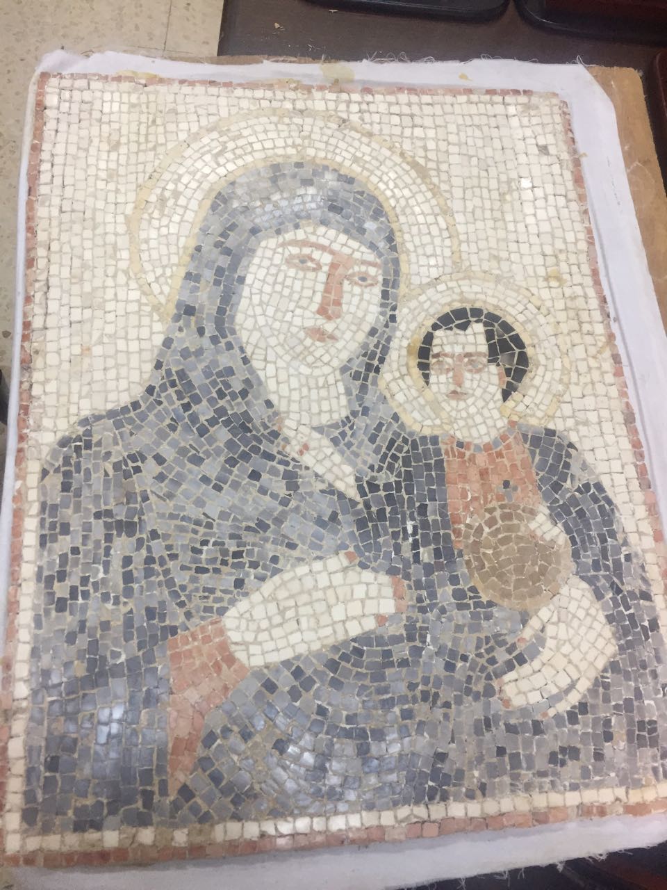 ضبط احد الاشخاص بحوزته لوحة فسيفسائية