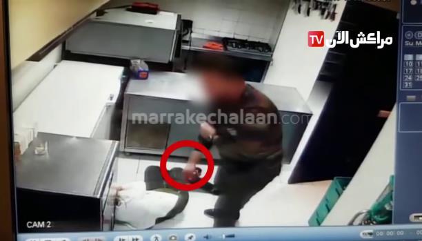 فنان عربي يضرب زوجته .. فيديو